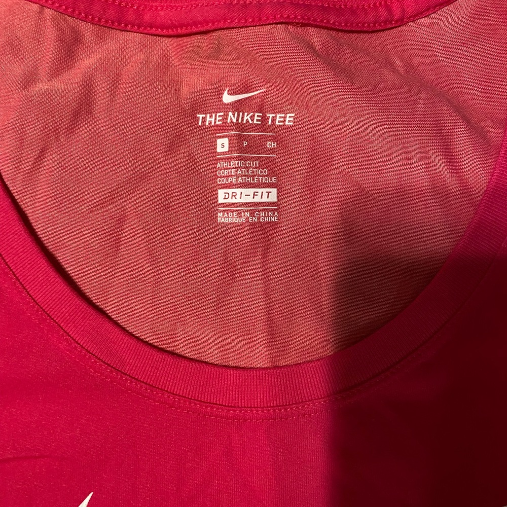 Women’s Nike Tee size small. Never been worn. Smoke free home